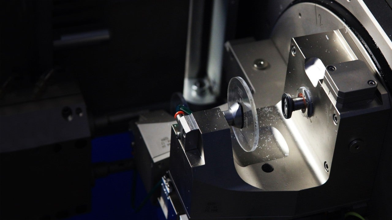 CON_MEI_Optical-Processing.jpg MEI machine dedicated to the processing of solar lenses, masks and construction ophthalmic lenses